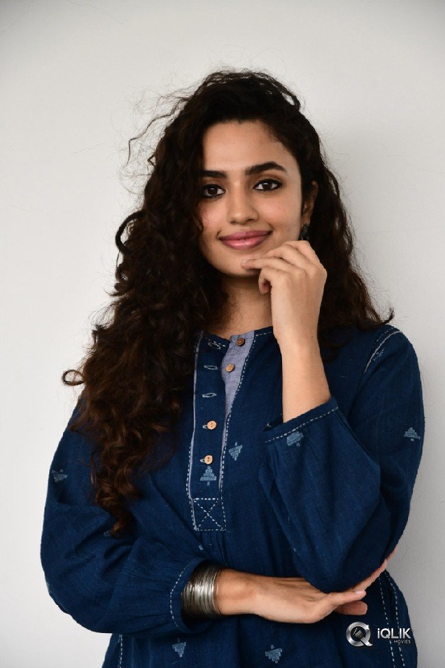 Malavika-Nair-New-Stills